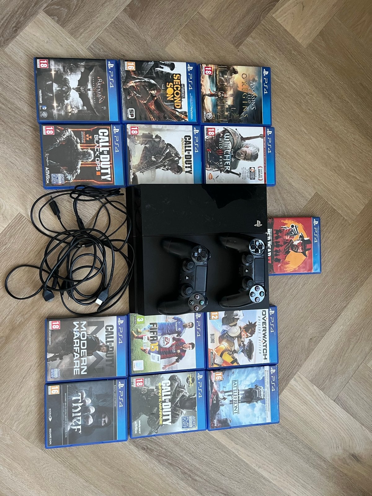 PS4 Console met 2 Controllers en 12 Games, Ophalen, Gebruikt, Vanaf 18 jaar, Overige genres