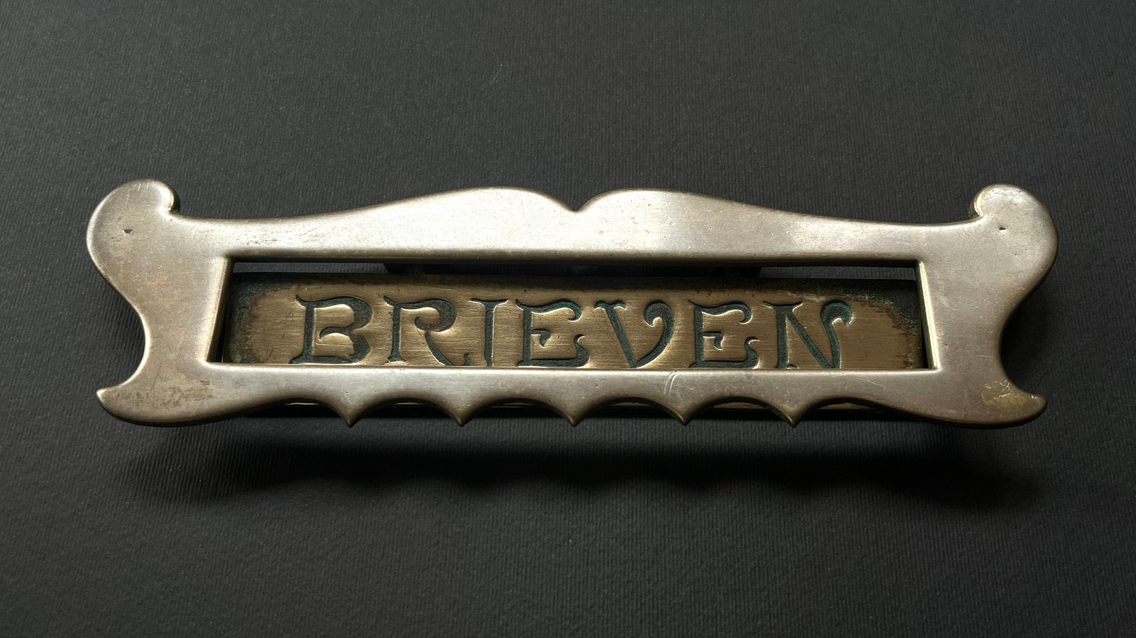 Antieke Amsterdamse School brievenbusklep - 'Brieven', Antiek en Kunst, Ophalen of Verzenden