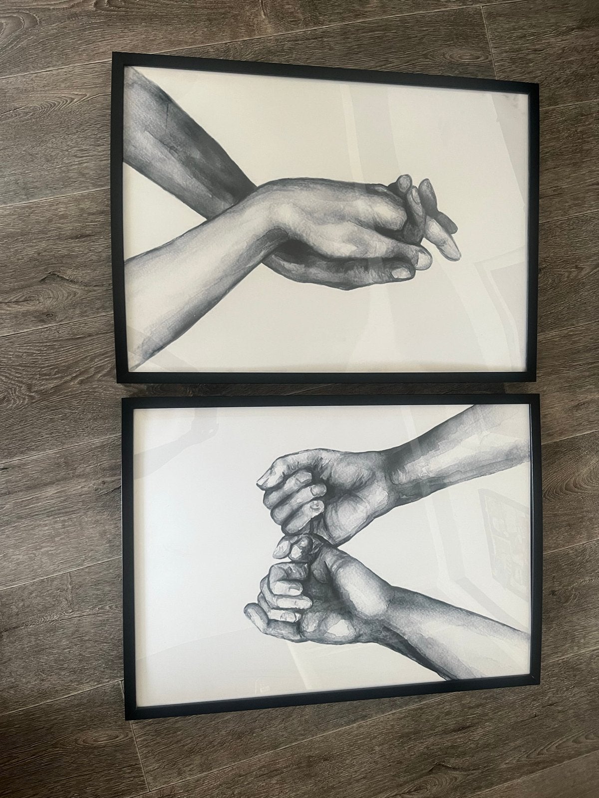 2 Lijsten met handen 50x70 cm, Ophalen, Ingelijst werk, Zo goed als nieuw, Met afbeelding