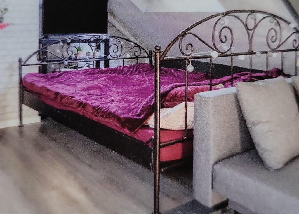 2 persoons bed, ijzeren bed 180/200, Huis en Inrichting, Slaapkamer | Bedden, Ophalen of Verzenden, Tweepersoons, Hout, 180 cm
