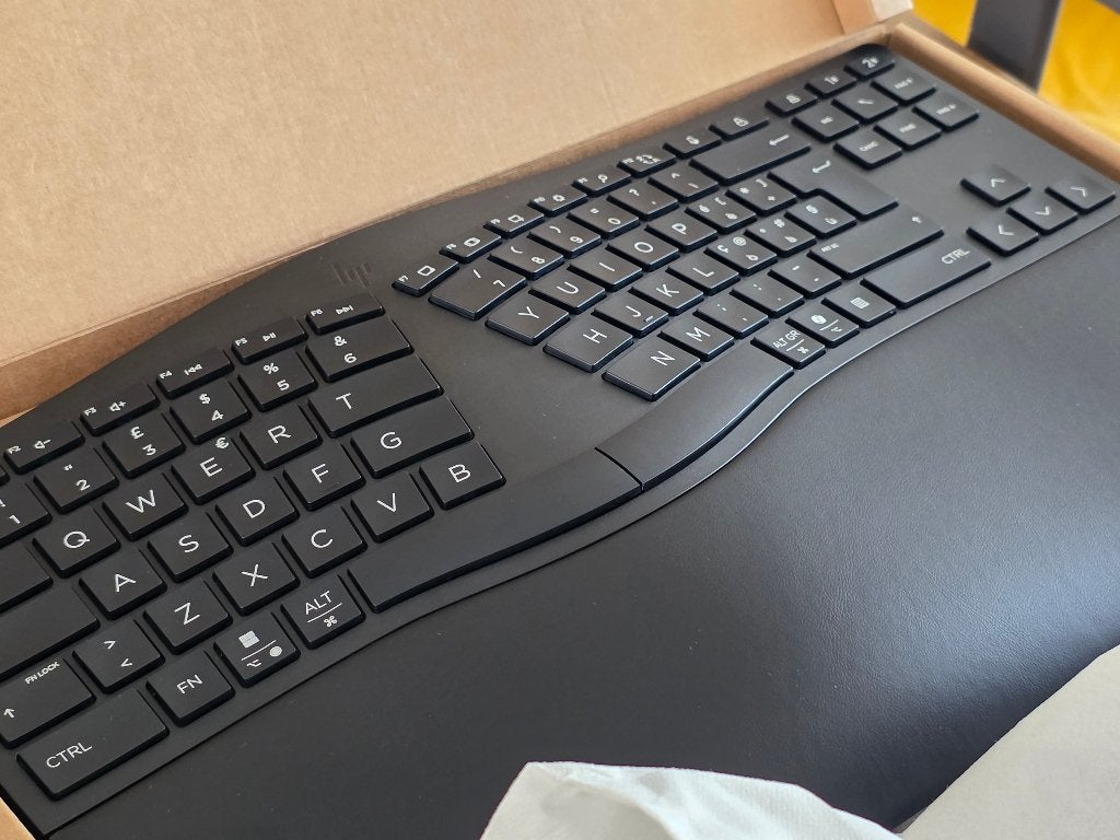 HP 960 ergonomisch draadloos toetsenboord, Computers en Software, Toetsenborden, Nieuw, Qwerty, Draadloos, Draadloze ontvanger