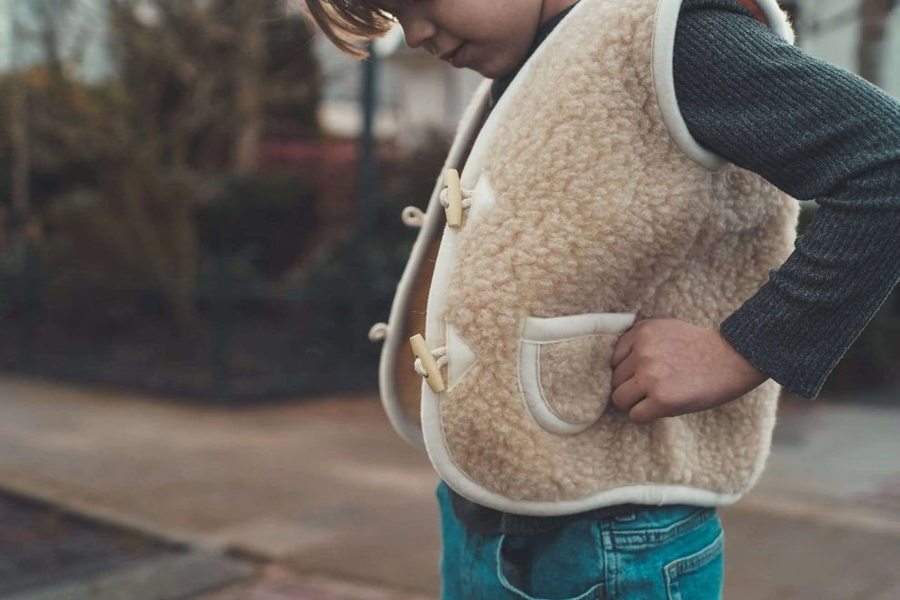 We Are Wovens - Wollen bodywarmer – Cappuccino 74/80, Kinderen en Baby's, Jongetje of Meisje, Nieuw, Ophalen of Verzenden, X