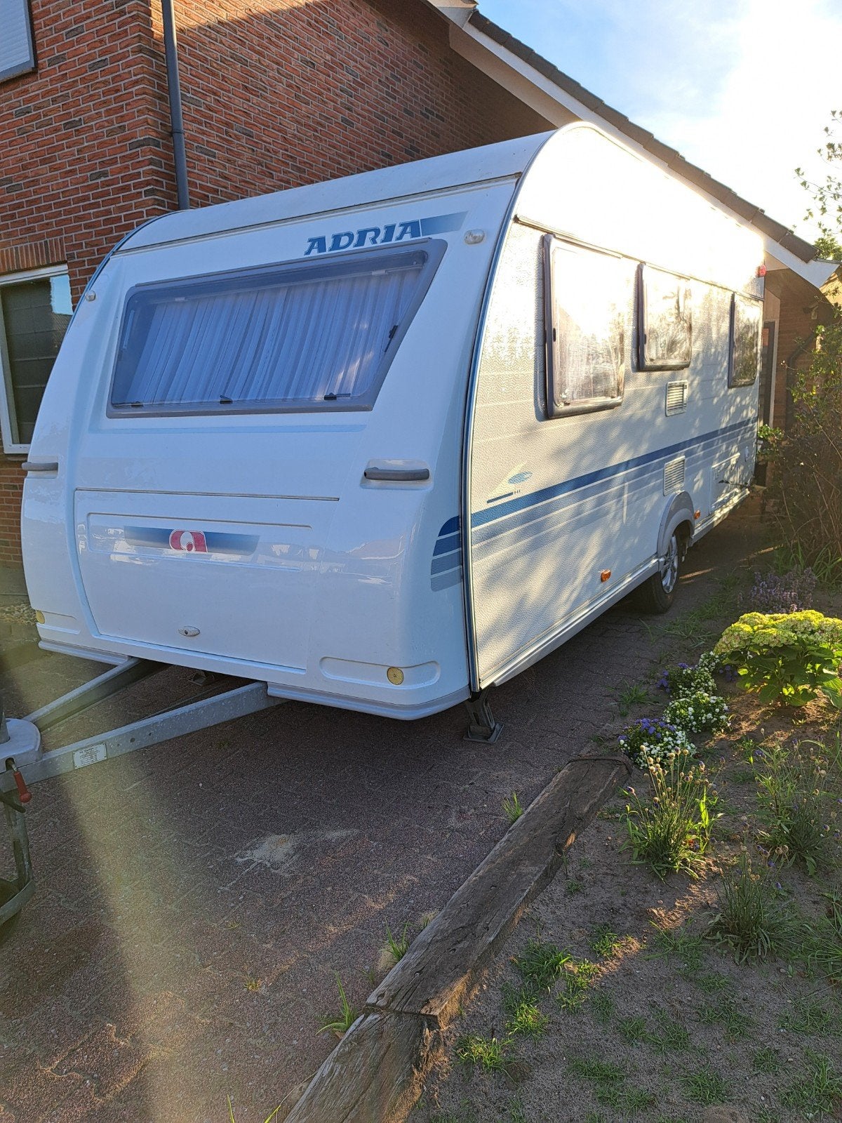 Adria 512UP met mover v.tent inr.caravan met stapelbed mogel, Rondzit, Particulier, Adria, Ringverwarming