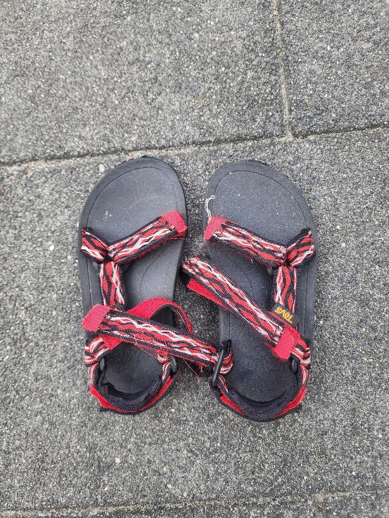 Sandalen Teva, maat 28, rood/zwart, Gebruikt, Jongen of Meisje, Overige typen, Teva
