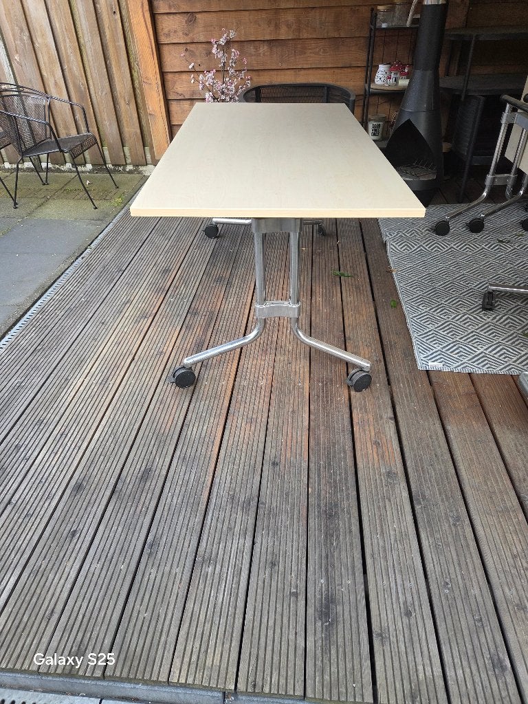 Inklapbare bureau tafels 4 stuks, Huis en Inrichting, Bureaus, Ophalen, Met wielen, Zo goed als nieuw