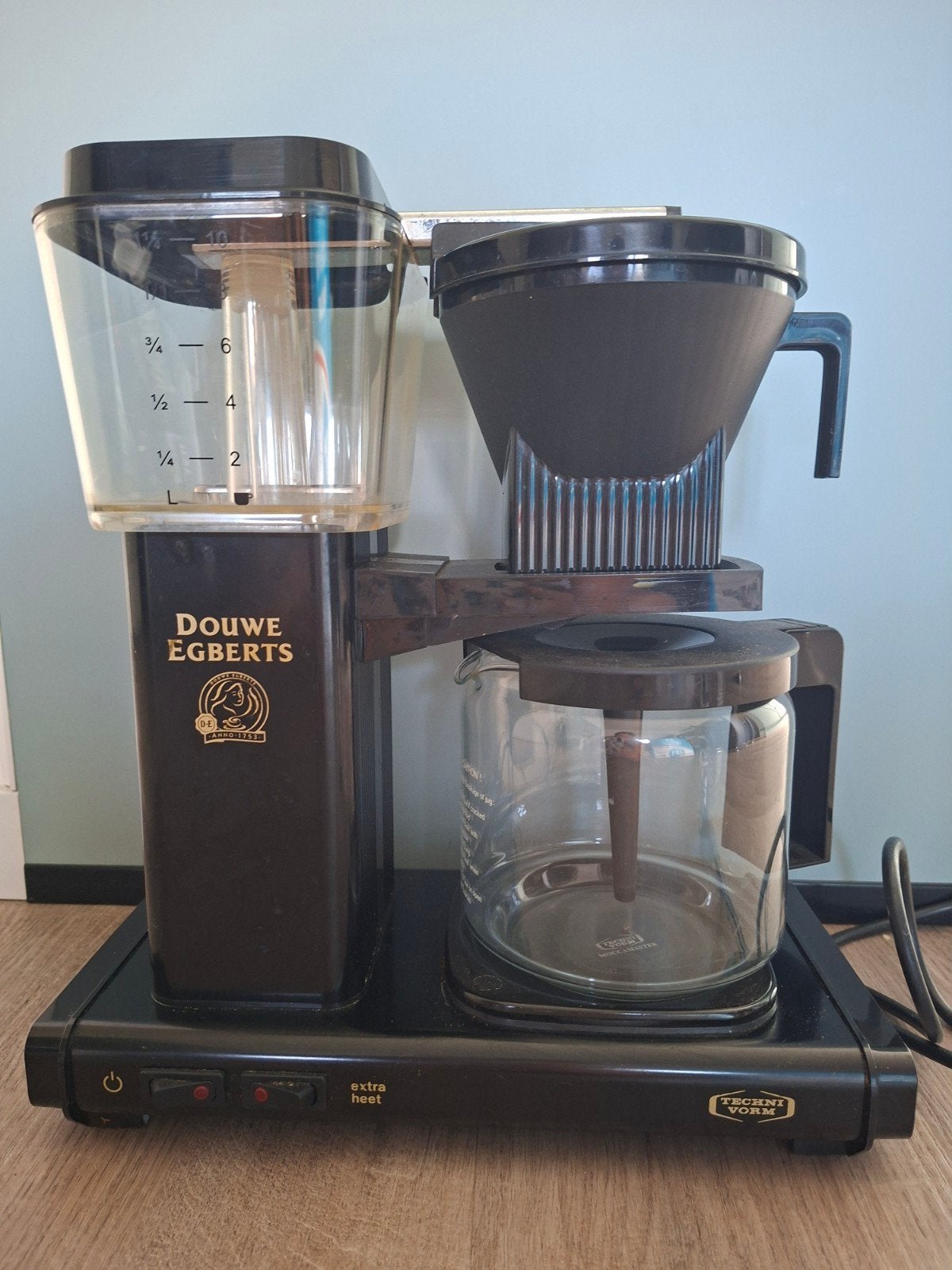 Douwe Egberts Technivorm koffiezetapparaat + reservepot, Ophalen, Gebruikt, 10 kopjes of meer, Koffiemachine