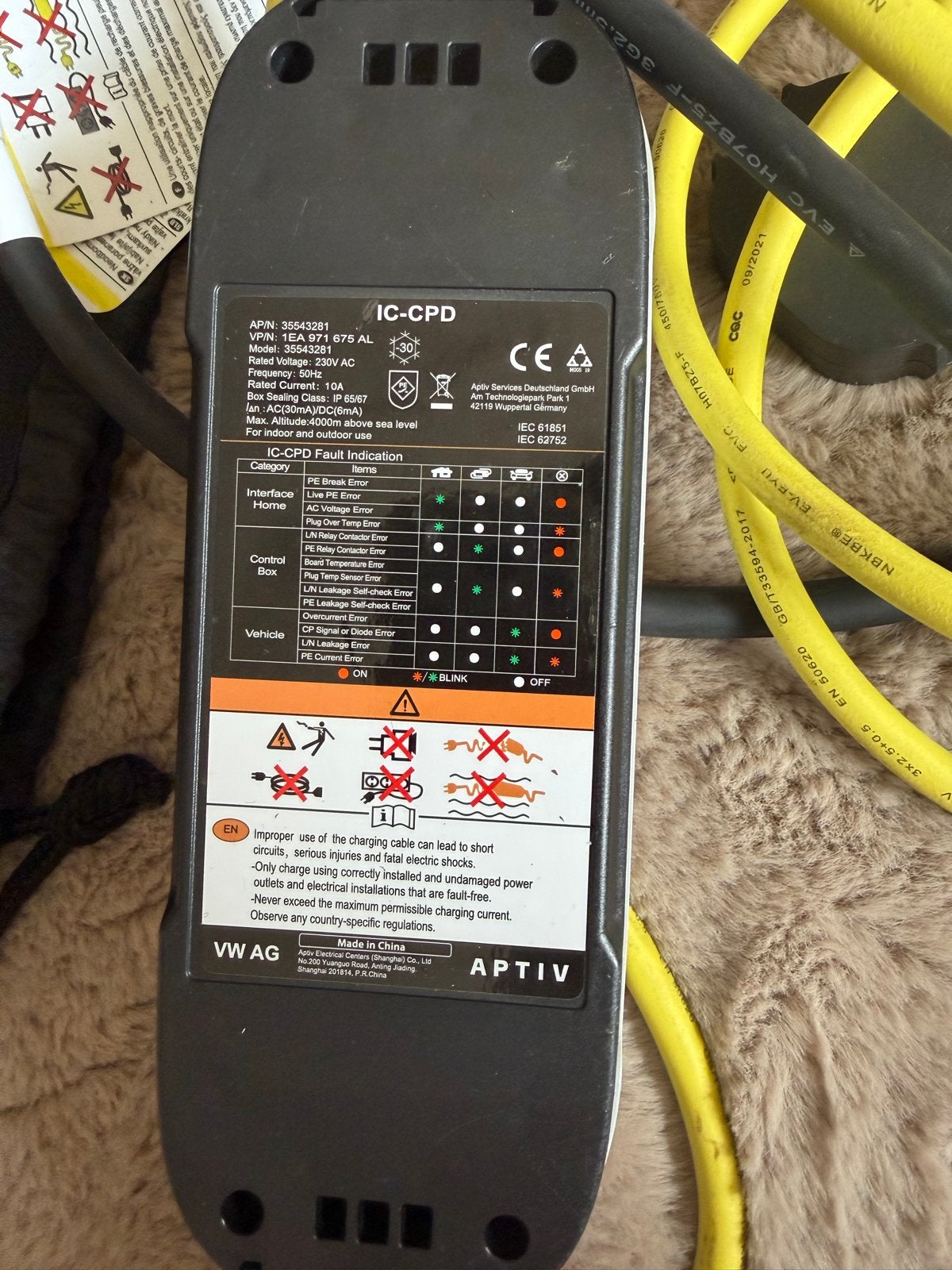 Auto oplader met stopcontact - Plug-in laadkabel, Ophalen of Verzenden, Gebruikt, Laadkabel