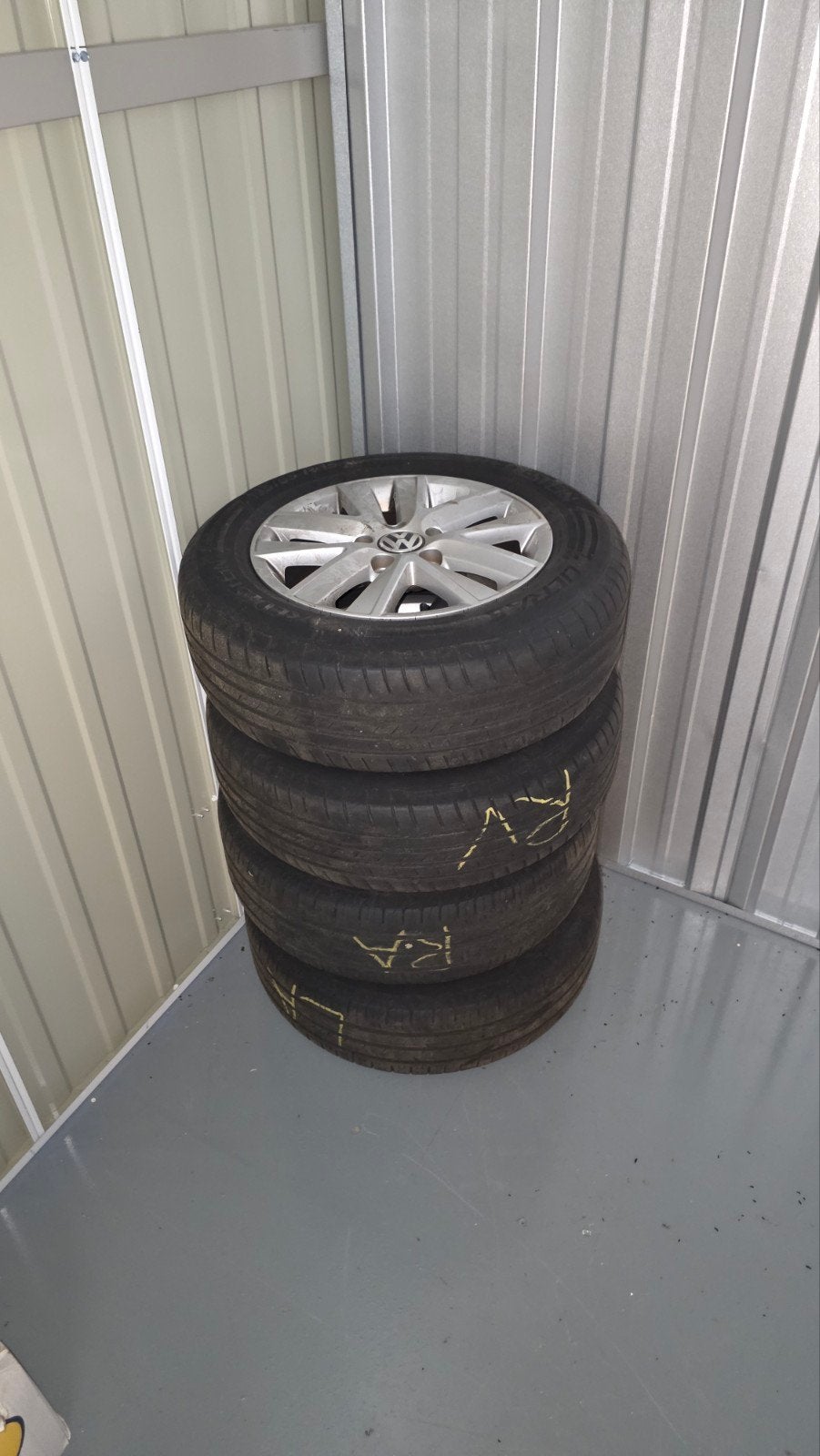 VW Caddy velgen. Gebruikte banden met velgen 195/65/15, Auto-onderdelen, Banden en Velgen, Ophalen, 15 inch, Banden en Velgen