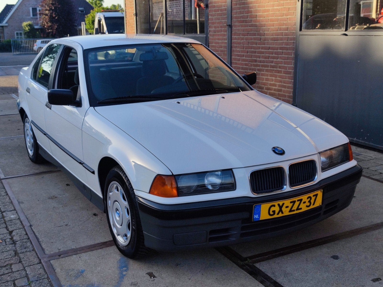BMW 3-Serie 316i E36 U9 1993 106.000km NAP!! Youngtimer Wit!, Auto's, BMW, 1596 cc, 4 cilinders, Wit, Origineel Nederlands