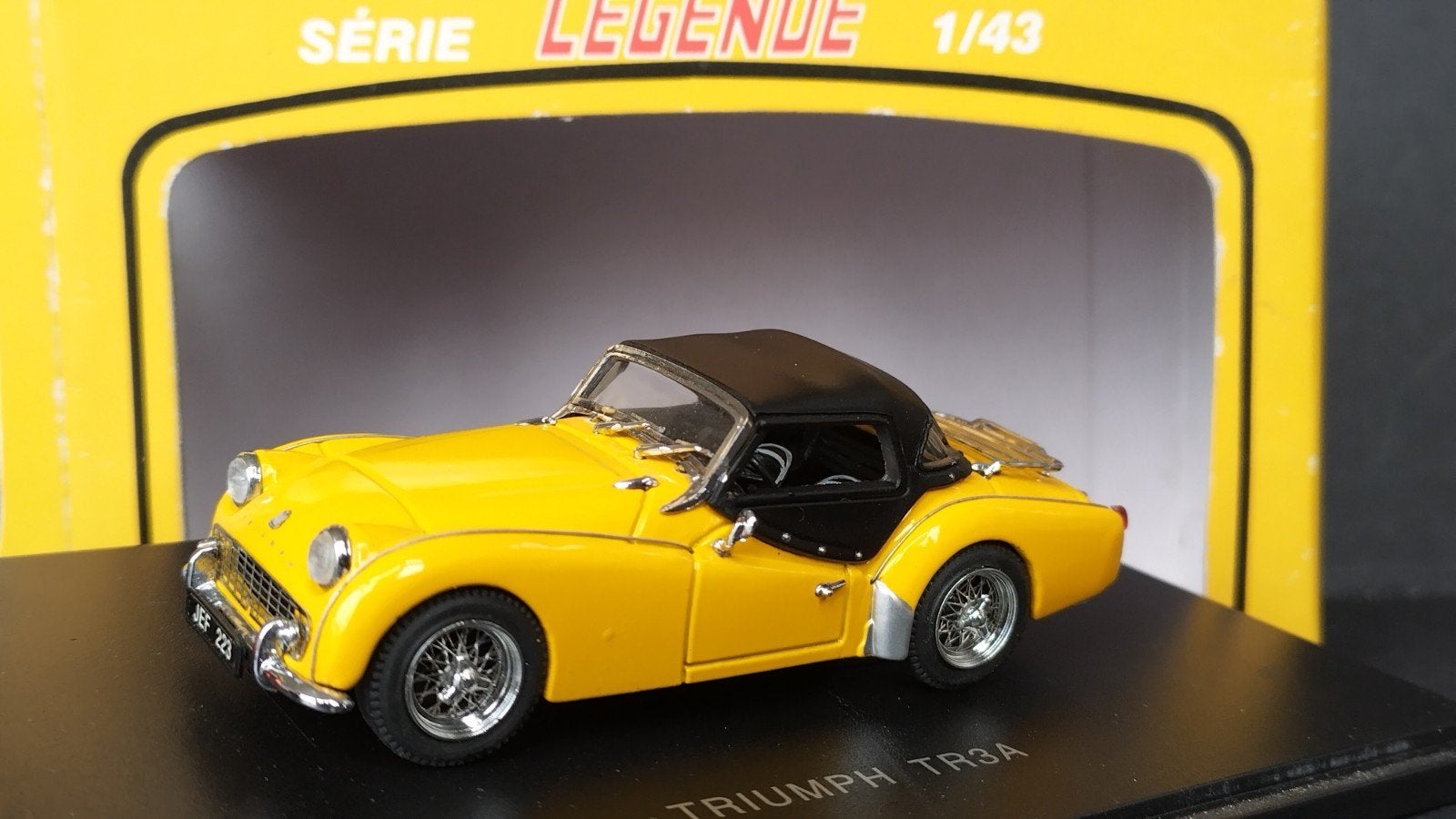 Triumph Tr3 a Yellow Closed Roof 1:43 Jouef Evolution Pol, Hobby en Vrije tijd, Modelauto's | 1:43, Overige merken, Auto, Verzenden