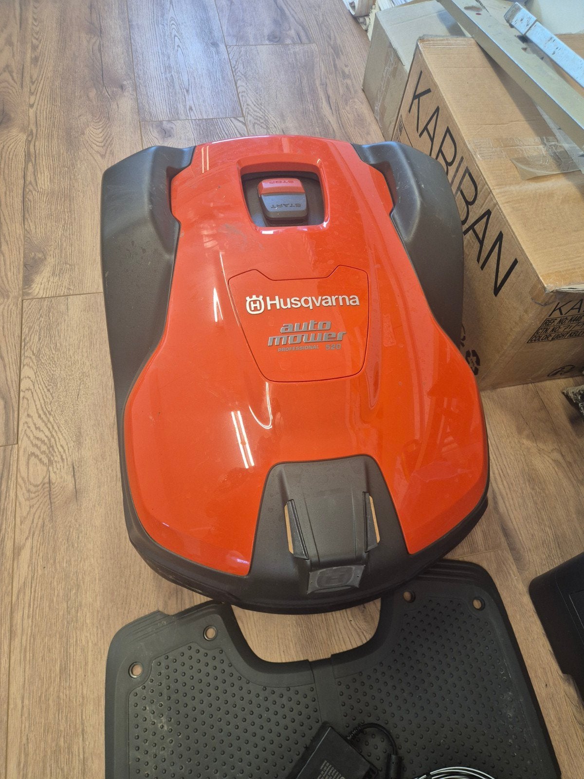 Nieuwe Husqvarna Automower Professional 520 Robotmaaier, Gebruikt, Bestuurbaar via app, Ophalen of Verzenden, Meer dan 25 cm