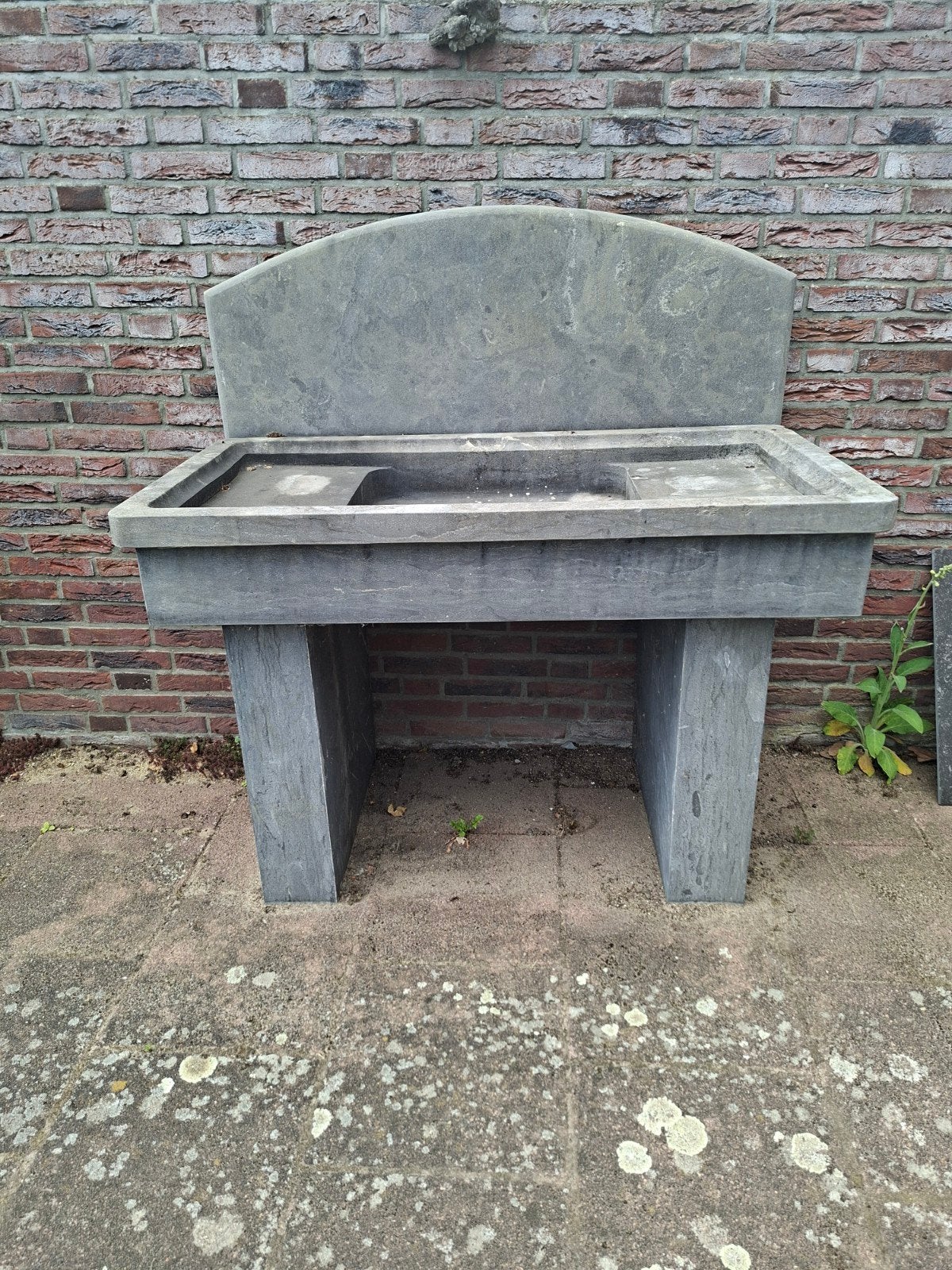Antieke hardstenen gootsteen met rugwand, Ophalen