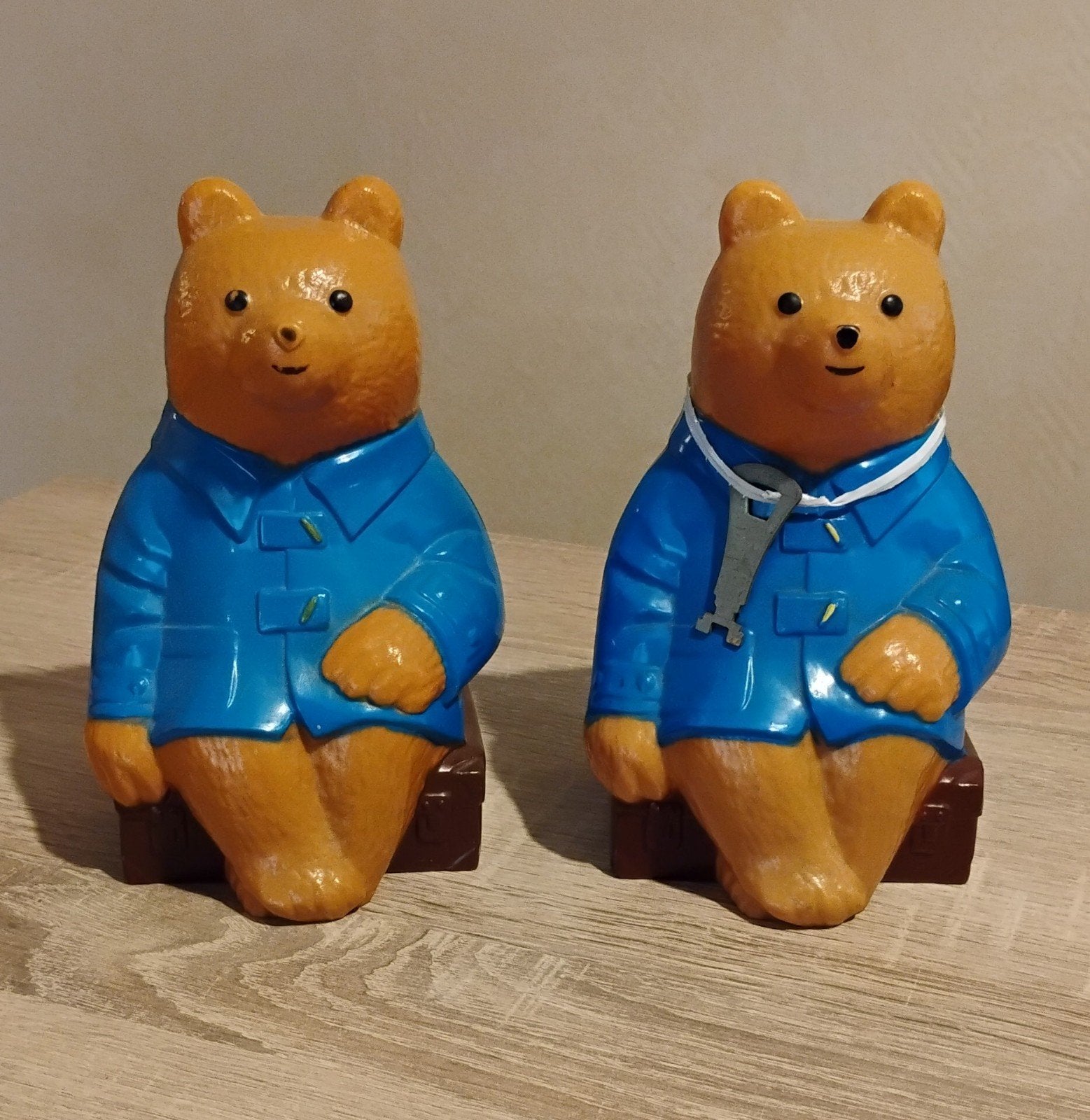 2 Paddington spaarpotten met sleutel, nette staat, Verzamelen, Spaarpotten, Ophalen of Verzenden, Gebruikt, Kunststof, Strip- of Tekenfilmfiguur