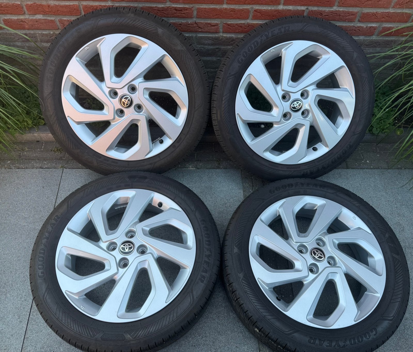 Orig Toyota Aygo X, Alu velgen 17 “ zomerbanden als new TOP!, Ophalen, Toyota