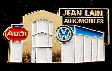 V.W. Audi Jean Lain Automobiles pin, Verzamelen, Speldjes, Pins en Buttons, Verzenden, Nieuw, Transport, Speldje of Pin