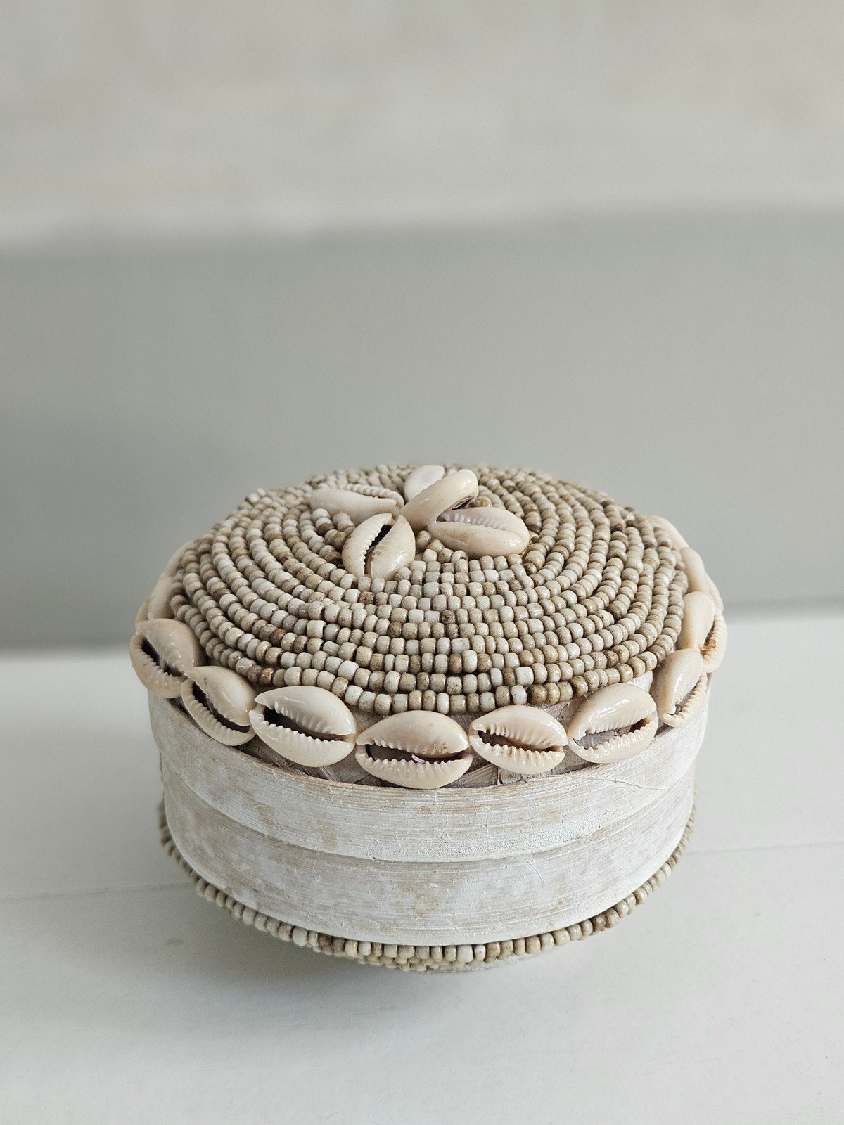 Balinees offerpotje -schelpen en kralen- Boho Ibiza, Mand, Rond, Nieuw, Ophalen of Verzenden
