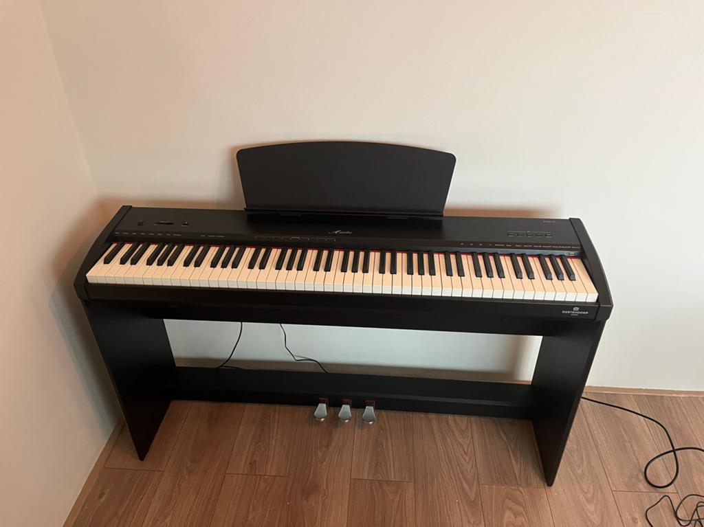 Digitale piano Amadeus Stage1 BT inclusief onderstel, Muziek en Instrumenten, Piano's, Ophalen, Zwart, Digitaal, Zo goed als nieuw