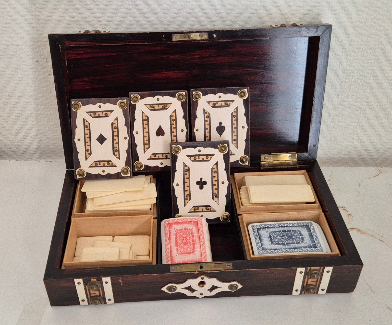 Antieke houten speldoos met inlegwerk en speelkaarten, Een of twee spelers, Ophalen of Verzenden, Gebruikt, Onbekend
