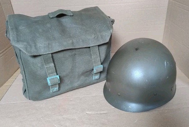 militair veldset pukkeltas koppel, helm , eetgerei, regenkap, Ophalen of Verzenden, Landmacht, Nederland, Kleding of Schoenen