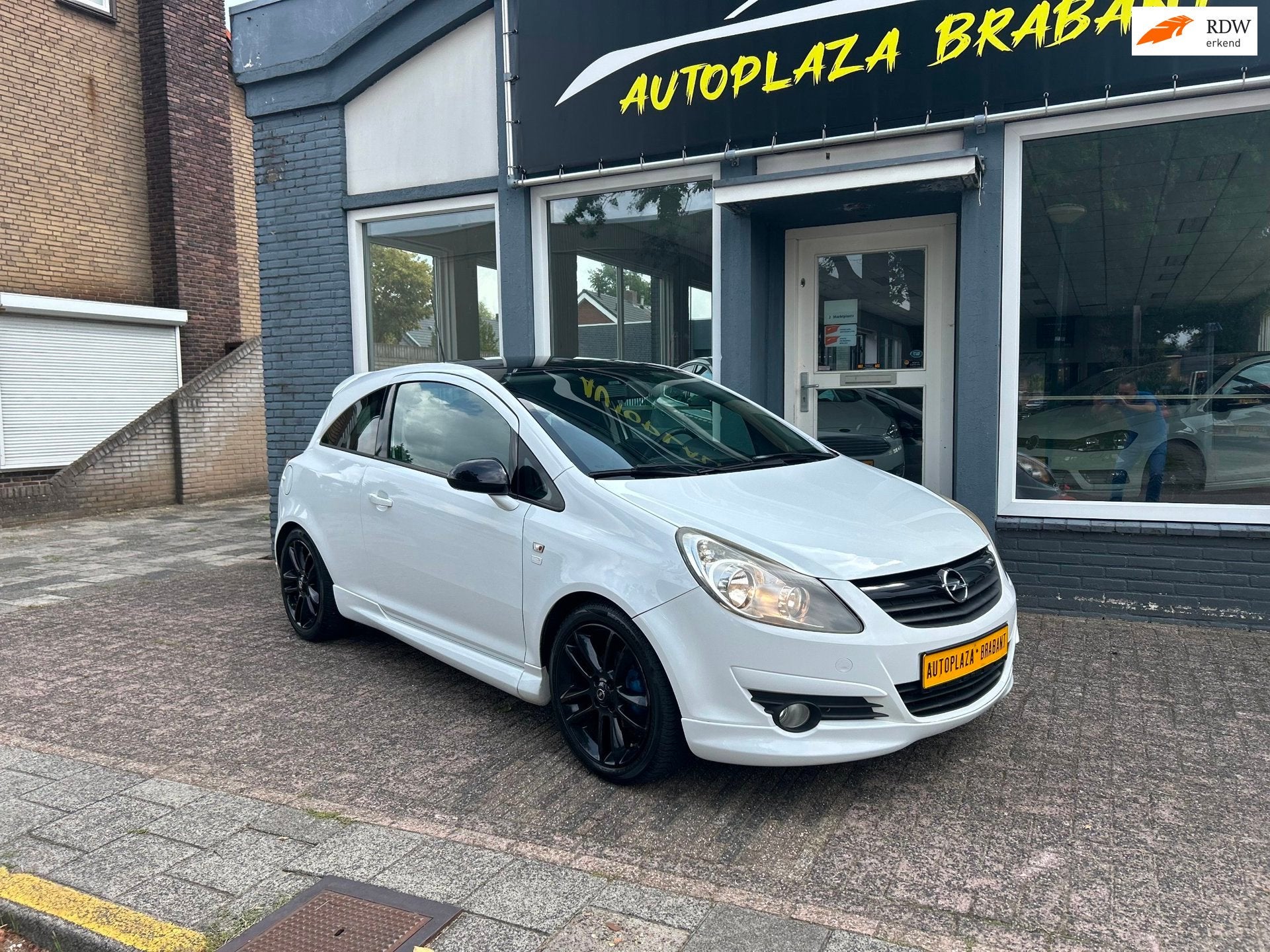 Opel Corsa 1.4-16V LIMITED EDITION/ AIRCO/ HALF LEER/ 17 INC, Auto's, Voorwielaandrijving, Gebruikt, Zwart, 4 cilinders