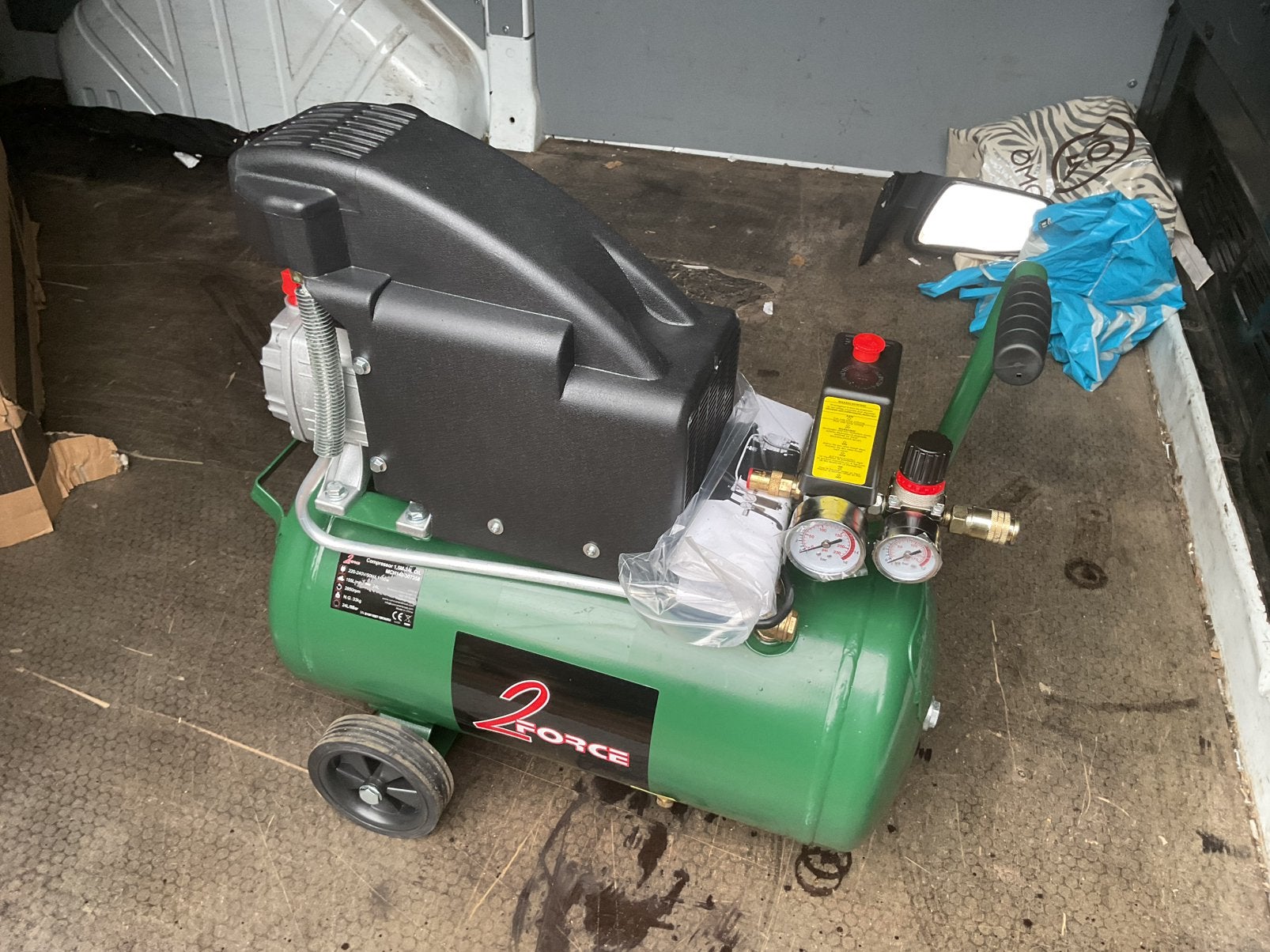 Compressor 24 liter mobiel, Ophalen, 6 tot 10 bar, Nieuw, Minder dan 200 liter/min