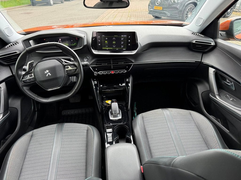 Peugeot 2008 1.2 PureTech Allure 130PK, Navigatie Automaat, Gebruikt, Leder en Stof, Origineel Nederlands, 1180 kg