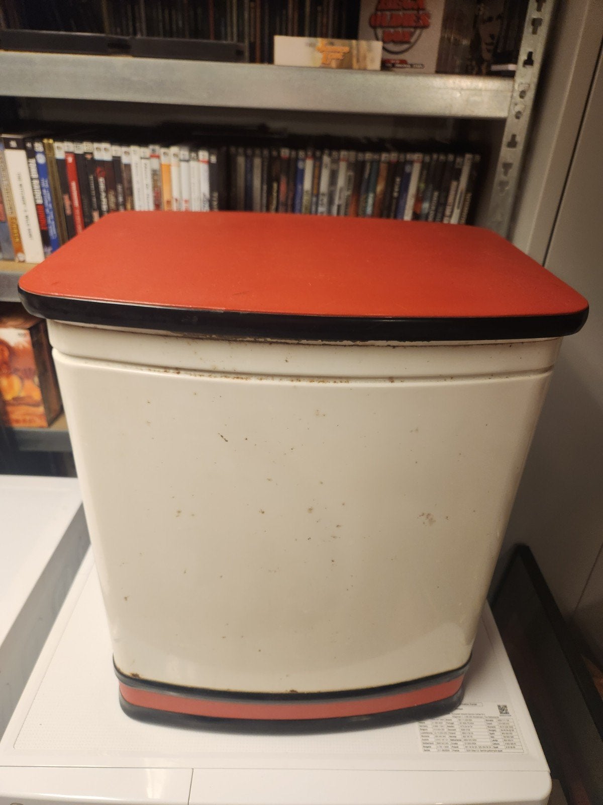 Vintage Wasmand met Rood Deksel - Retro Design, Antiek en Kunst, Ophalen