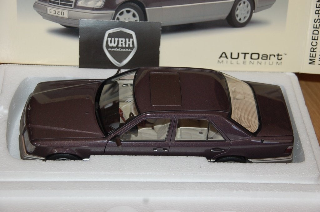 1:18 MERCEDES W124 E KLASSE E320 BORNIT Autoart 76272 WRH, Hobby en Vrije tijd, Modelauto's | 1:18, Verzenden, Zo goed als nieuw