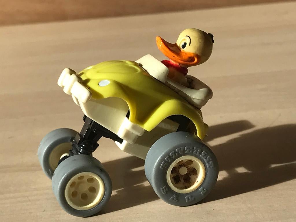 Vintage Alfred Jodocus Kwak in Volkswagen Kever 5 cm 1980, Verzamelen, Poppetjes en Figuurtjes, Ophalen of Verzenden
