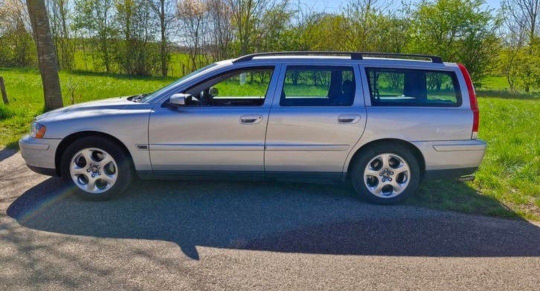 Volvo V70 2.4 140PK 2004 Grijs, Voorwielaandrijving, 1800 kg, Stationwagon, 84 €/maand