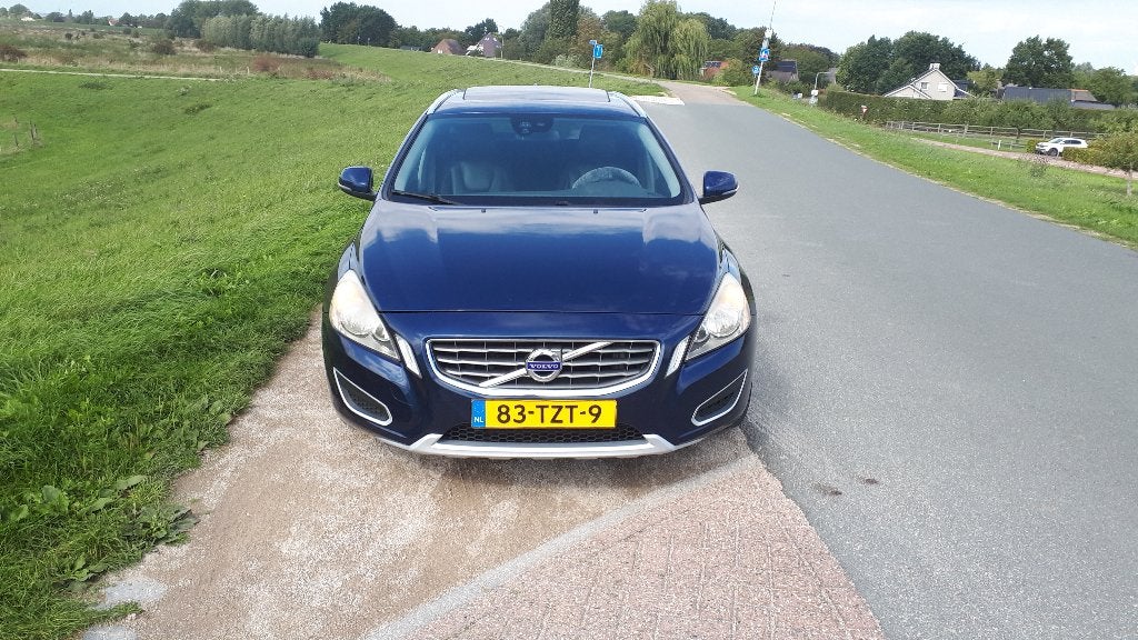 Volvo V60 T3 150pk Start/stop 2012 Blauw, Auto's, Voorwielaandrijving, 1596 cc, Zwart, 4 cilinders