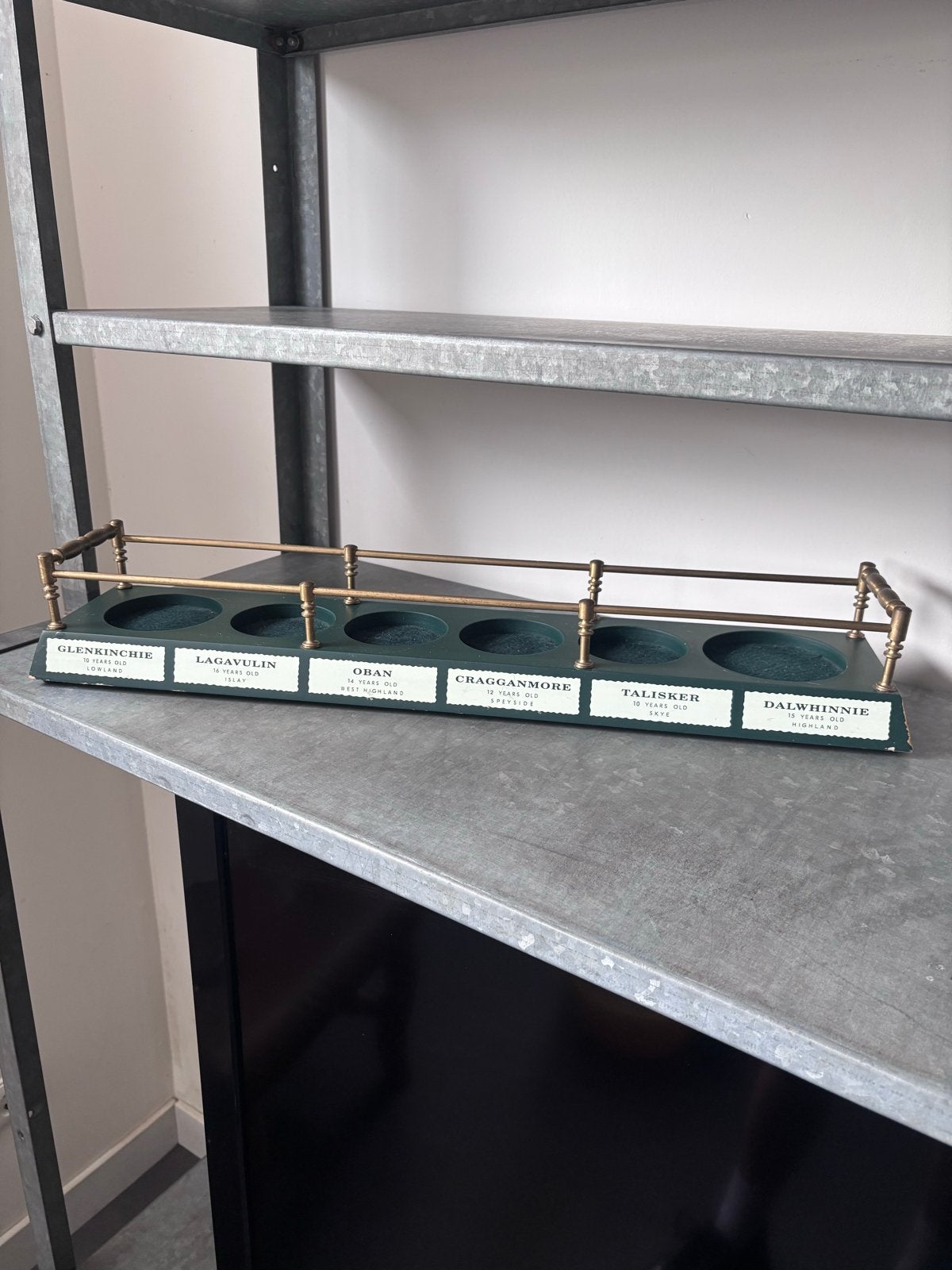 Whiskey standaard/houder voor 6 flessen whiskey, Ophalen, Groen, Hout, Gebruikt