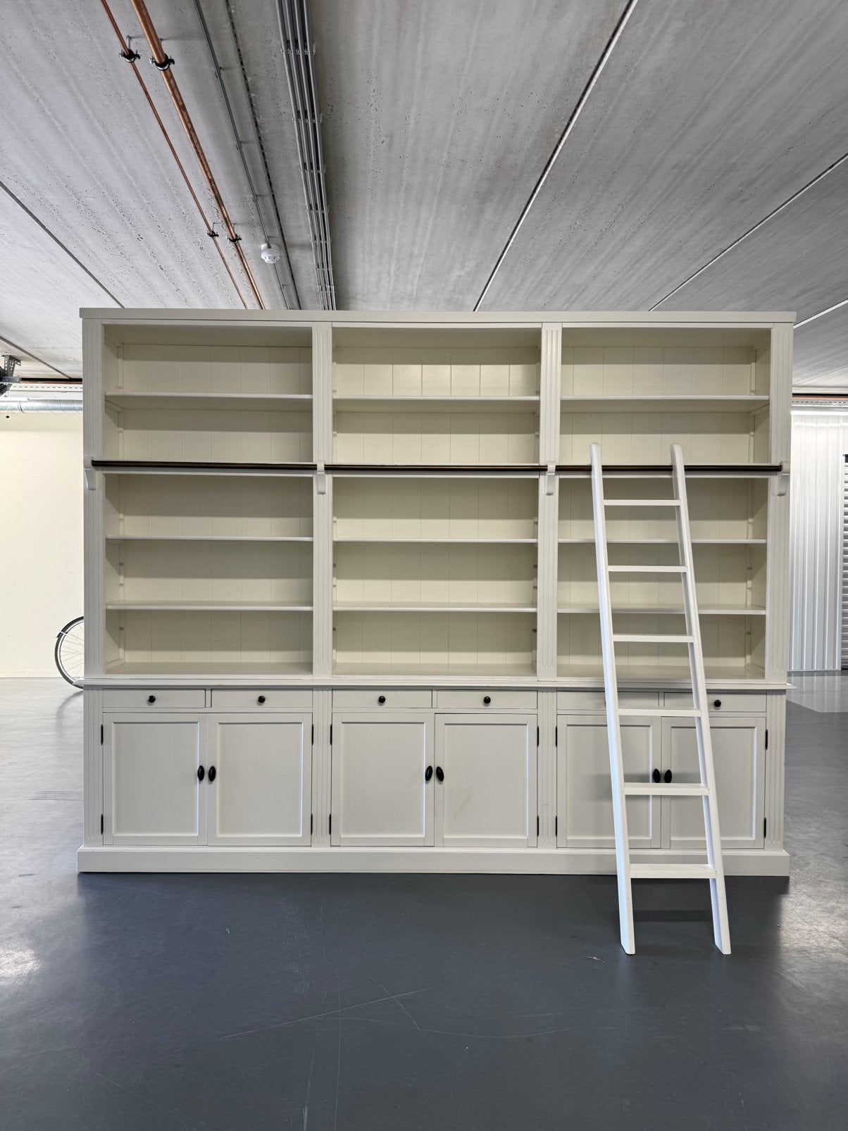 Grote Landelijke Boekenkast met Bibliotheek ladder #K41, Huis en Inrichting, Met deur(en), 200 cm of meer, Pakhuis Zuidwest, Ophalen of Verzenden