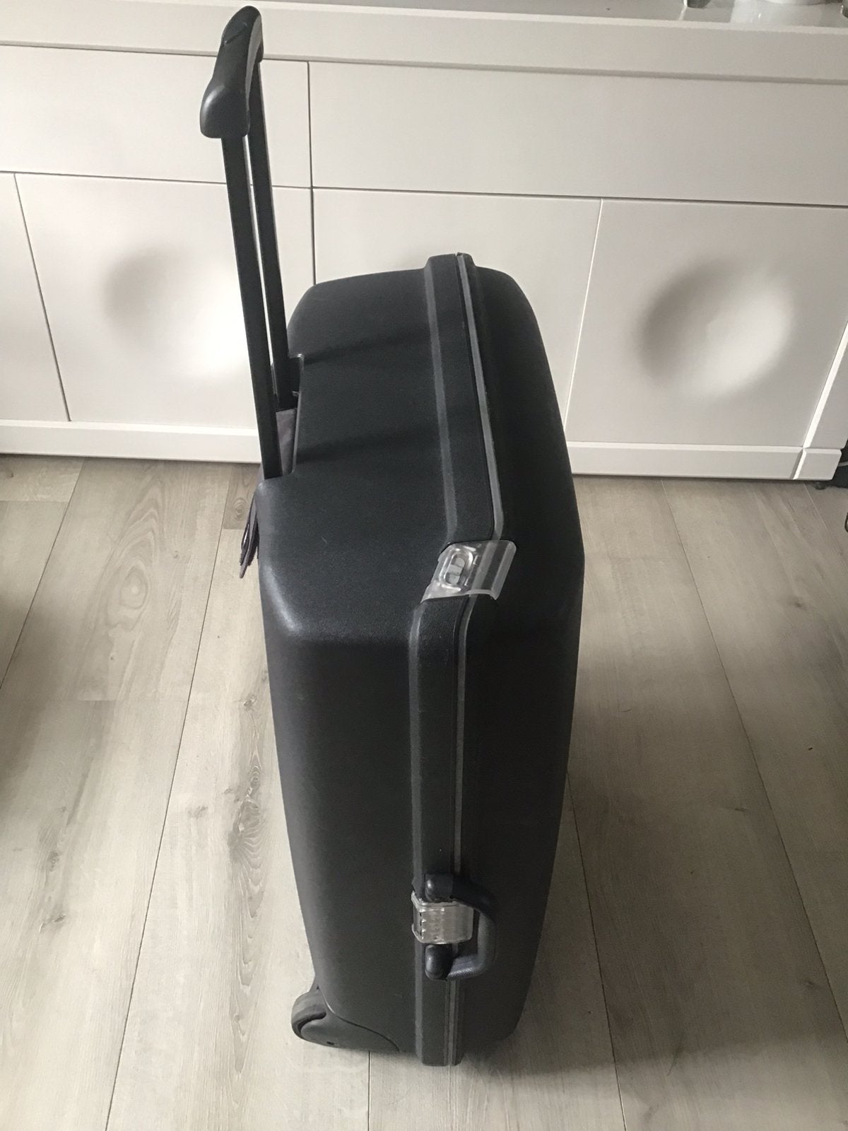 Grote donkergrijze American Tourister koffer met trekhandvat, Wieltjes, Gebruikt, Grote donkergrijze American Tourister koffer met trekhandvat