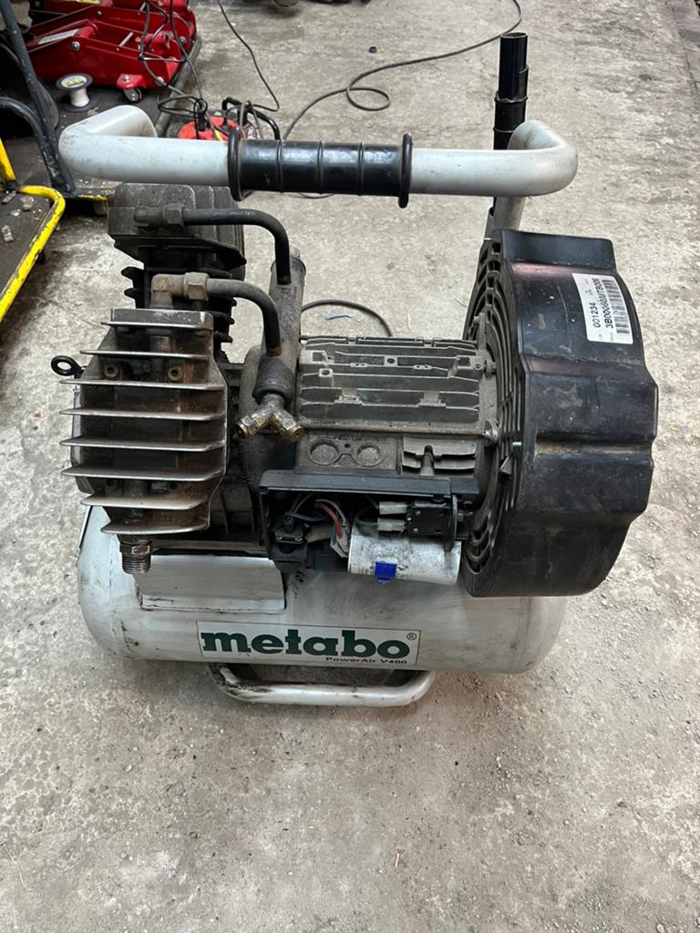 Metabo 24L Compressor, Ophalen, Gebruikt, 10 bar of meer, Minder dan 200 liter/min