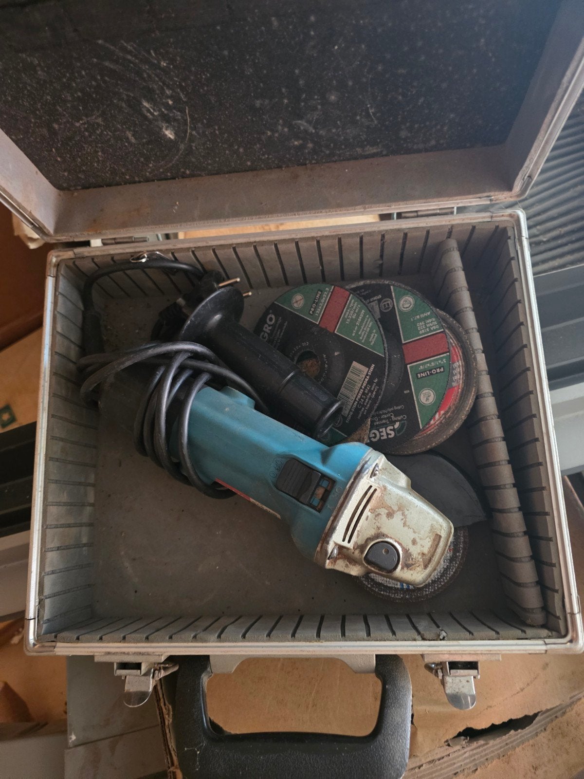 Makita slijptol met diverse schijven in koffer, Ophalen of Verzenden, Gebruikt, 600 tot 1200 watt, Overige typen