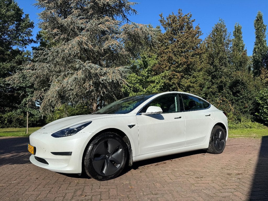 Tesla Model 3 Long Range AWD - Boost - Trekhaak - 86% SoH, Auto's, Automaat, 1831 kg, Zwart, Wit