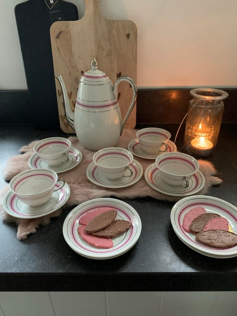 Limoges theepot en kop ennschotels izgst antiek porselein, Ophalen