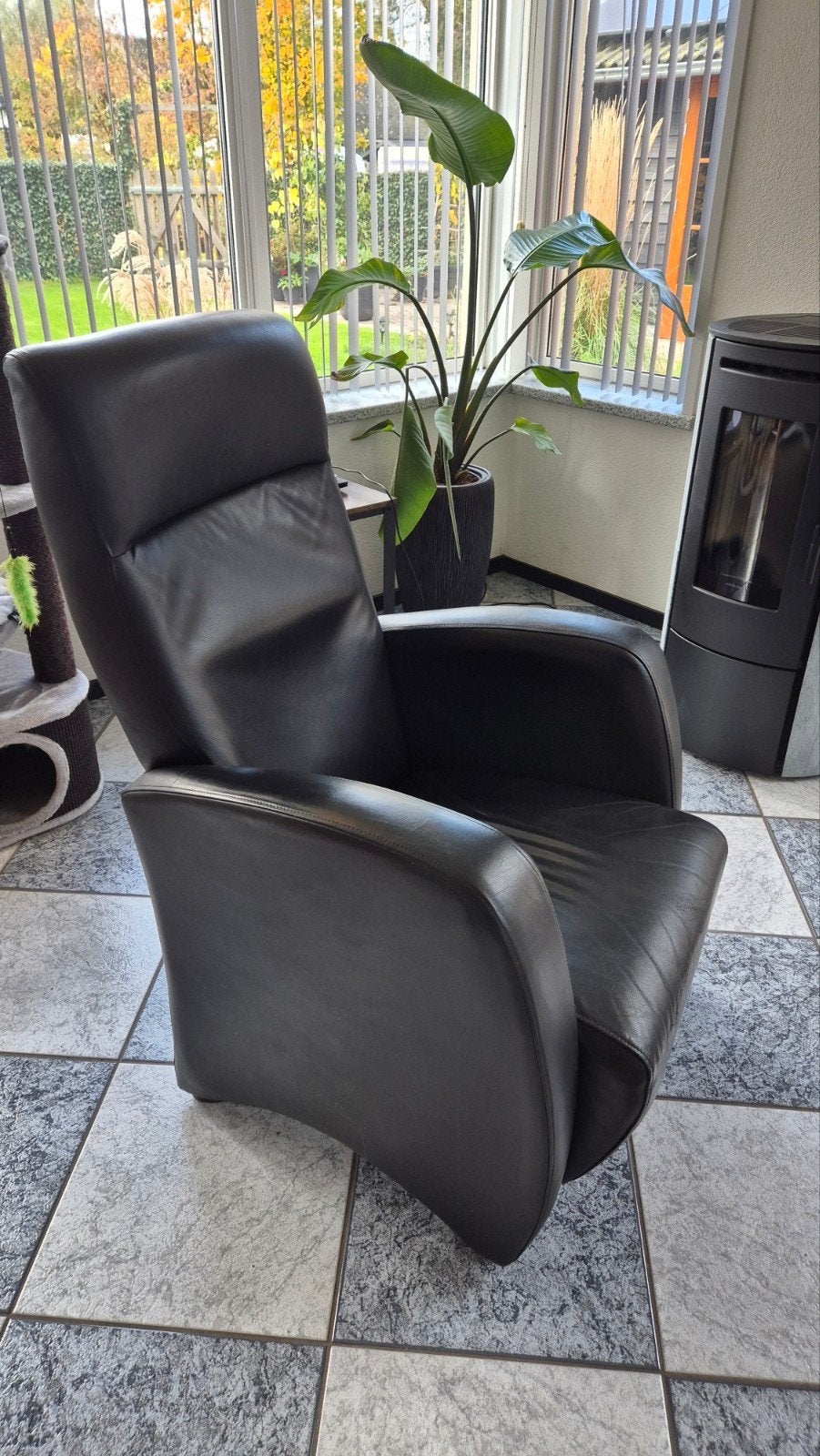 Zwarte leren relaxfauteuil - Comfortabel en stijlvol, Ophalen, Gebruikt, Modern, comfortabel, 50 tot 75 cm