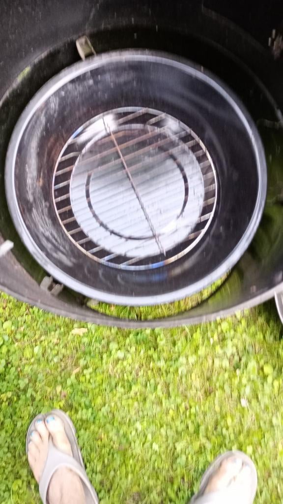 Barbecue met deksel en rooster, Ophalen