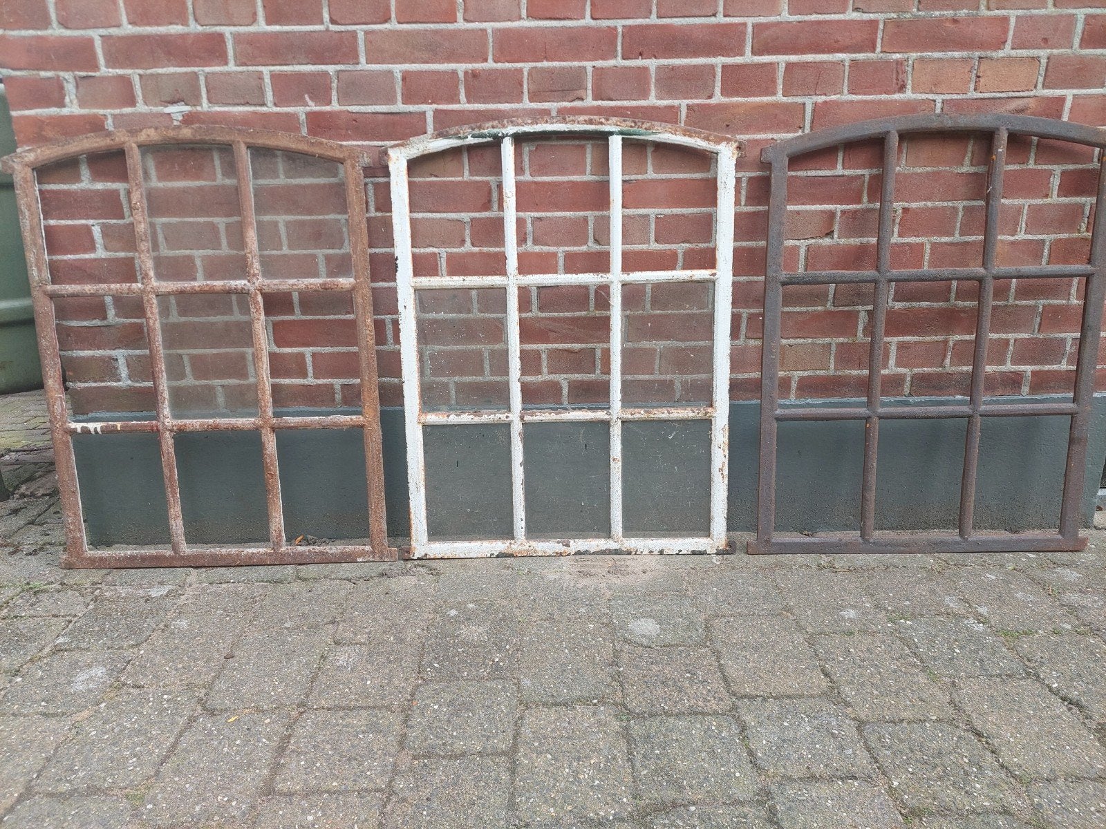 Drie zeer mooie oude gietijzeren stalramen., Ophalen, Gevelraam of Ruit, Gebruikt, Minder dan 80 cm