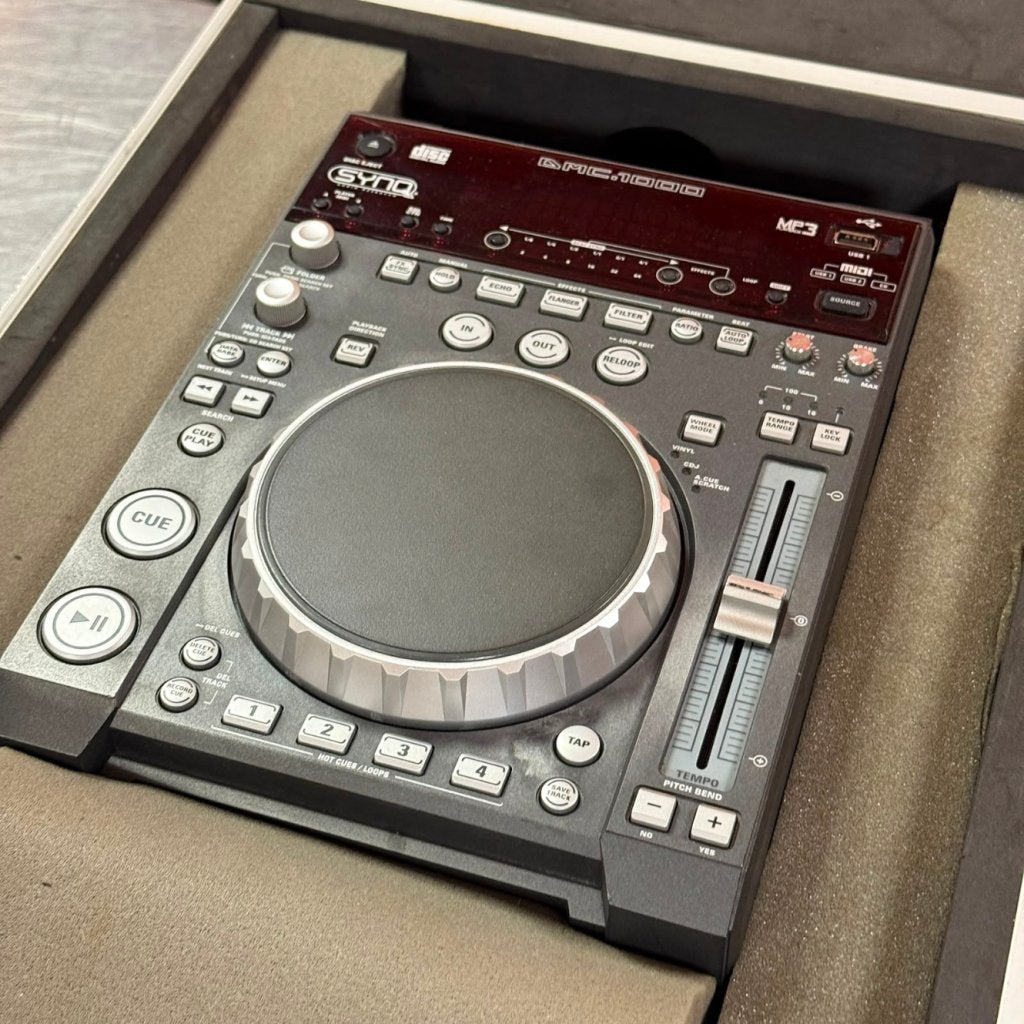 SYNQ DMC 1000 Digital Media Console CD & MP3 Speler Setje, Muziek en Instrumenten, Flex Ltd., Zo goed als nieuw, https://flex.com/contact-us