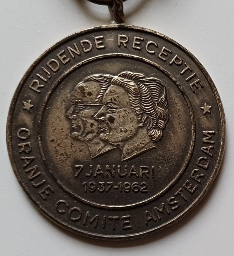 Medaille juliana en prins bernard, Ophalen of Verzenden, Overige materialen, Nederland