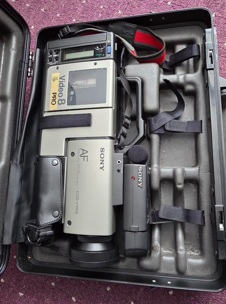 Sony Video 8 PRO  CCD-V100E in hardcase met accessoires, Audio, Tv en Foto, Videocamera's Digitaal, Ophalen, Gebruikt, Camera