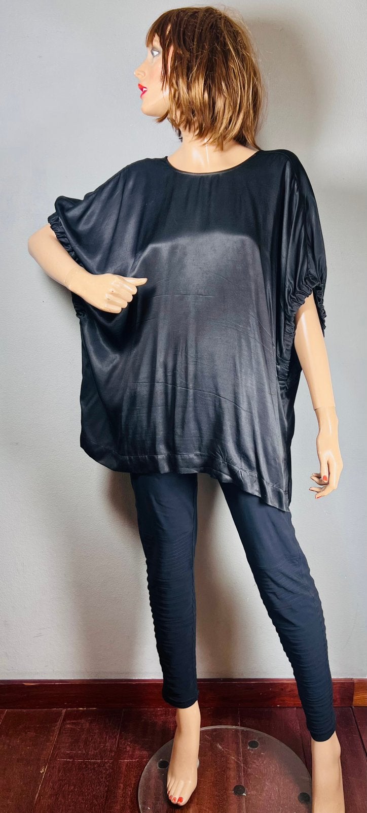 Malene Birger top tuniek blouse zwart satijn 44 oversized, Kleding | Dames, Ophalen of Verzenden, Zo goed als nieuw, Maat 42/44 (L)