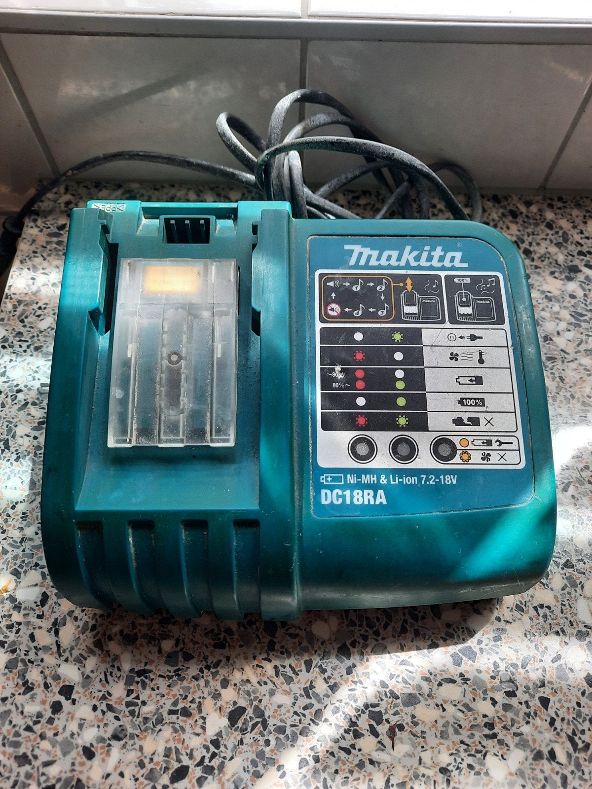Makita snel oplader dc18ra 7.2v - 18V, Doe-het-zelf en Verbouw, Gereedschap | Machine-onderdelen en Toebehoren, Ophalen, Gebruikt