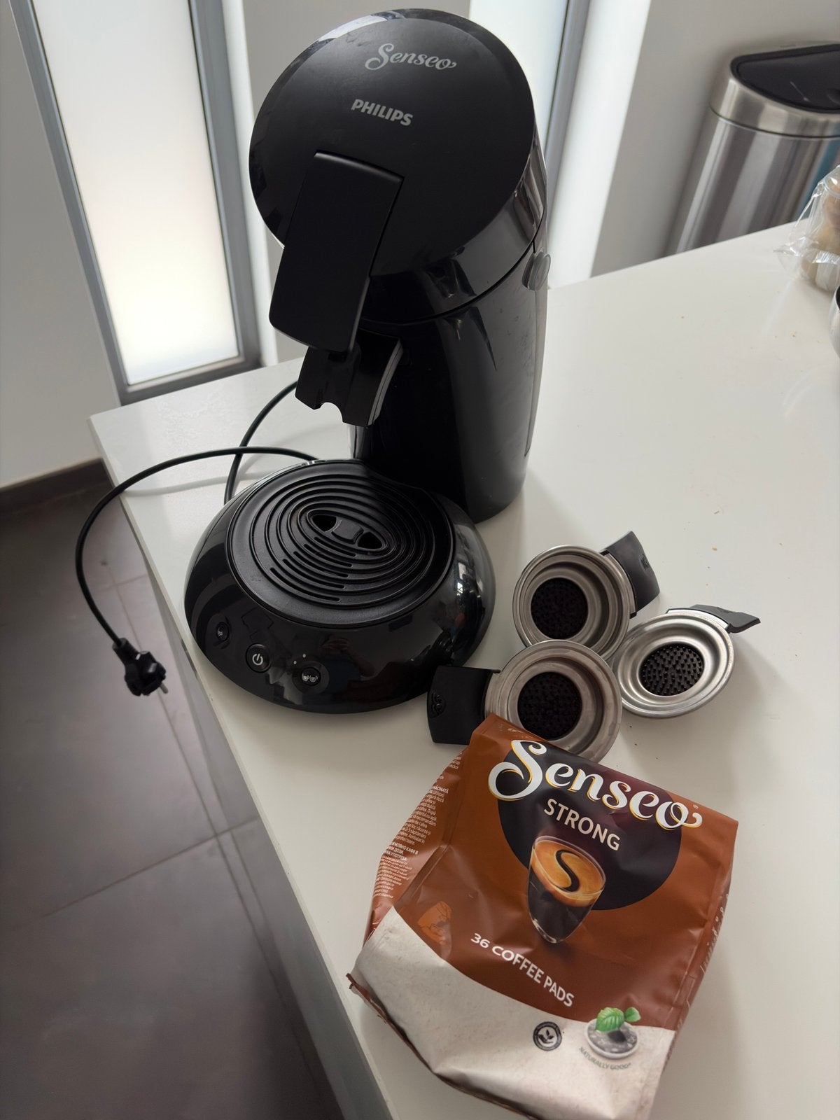 Philips Senseo met zak koffiepads, Ophalen, Koffiemachine, Zo goed als nieuw, 2 tot 4 kopjes