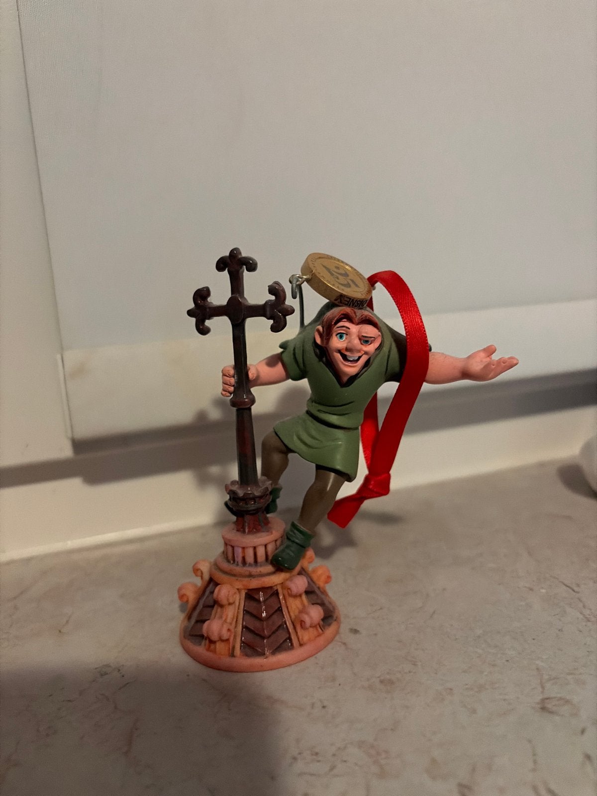 Disney Quasimodo Ornament - De Klokkenluider van de Notre Da, Verzamelen, Poppetjes en Figuurtjes, Ophalen of Verzenden, Zo goed als nieuw