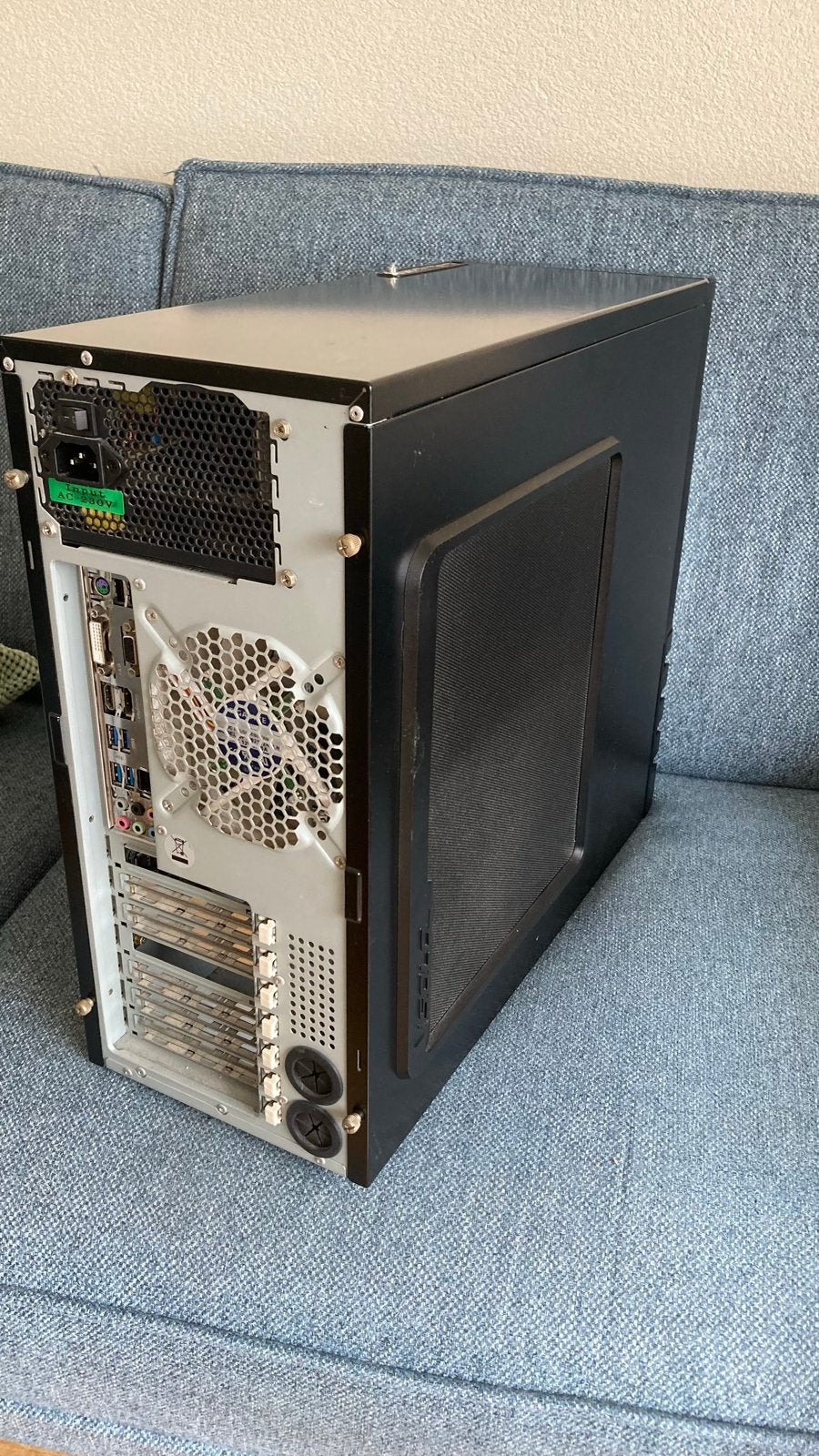 Complete Desktop PC Set: GIGABYTE PC, Medion Monitor, Logite, Computers en Software, Ophalen, Gebruikt, Minder dan 4 GB, Met monitor