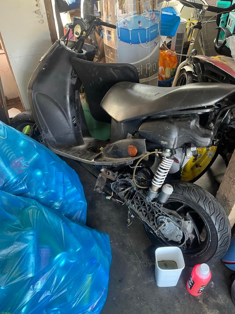 Vivacity rollend frame zonder motorblok, Fietsen en Brommers, Brommeronderdelen | Scooters, Ophalen, Gebruikt, Frame, Peugeot